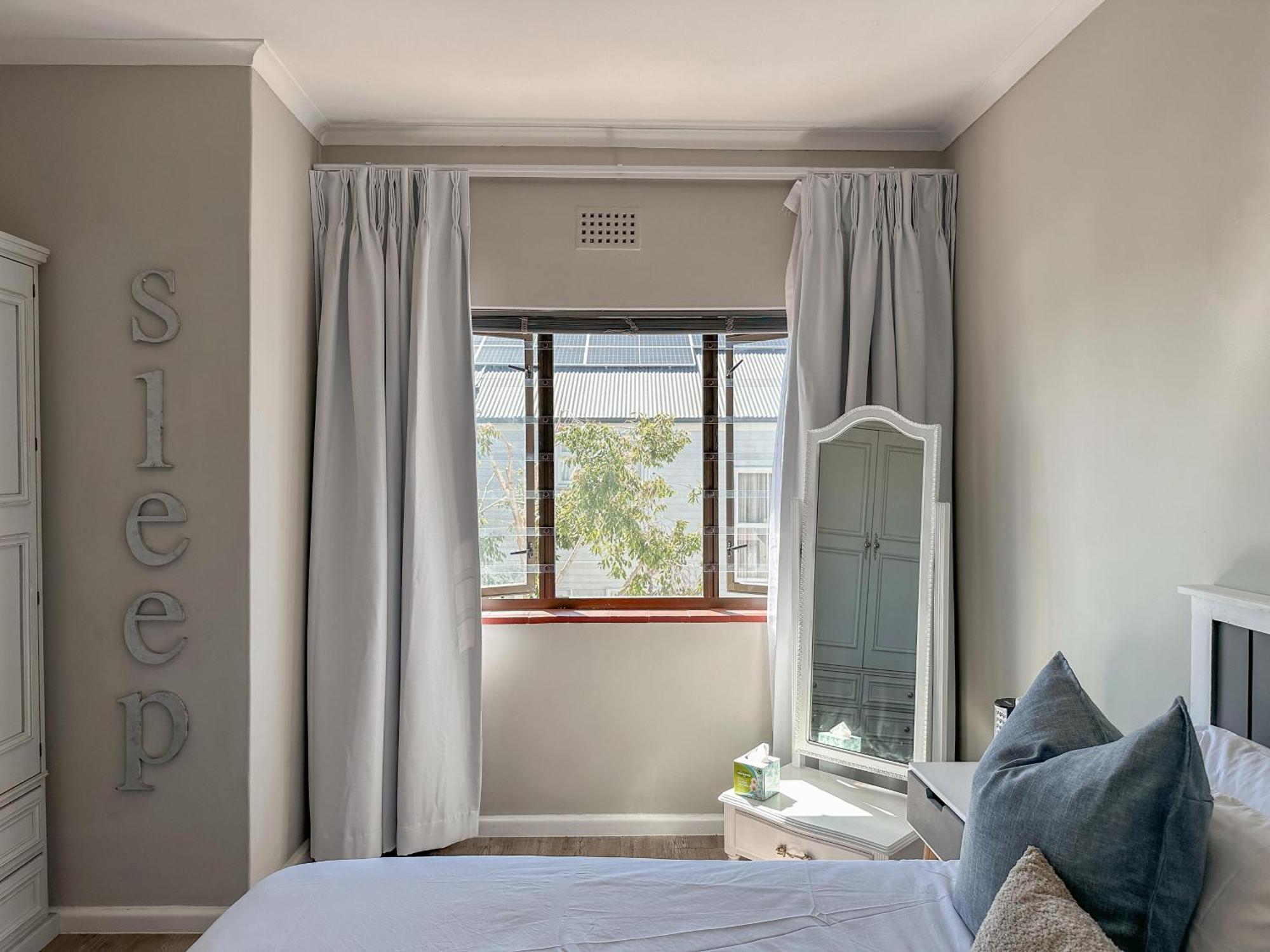 Sunny Modern Space With Mountain View Appartement Kaapstad