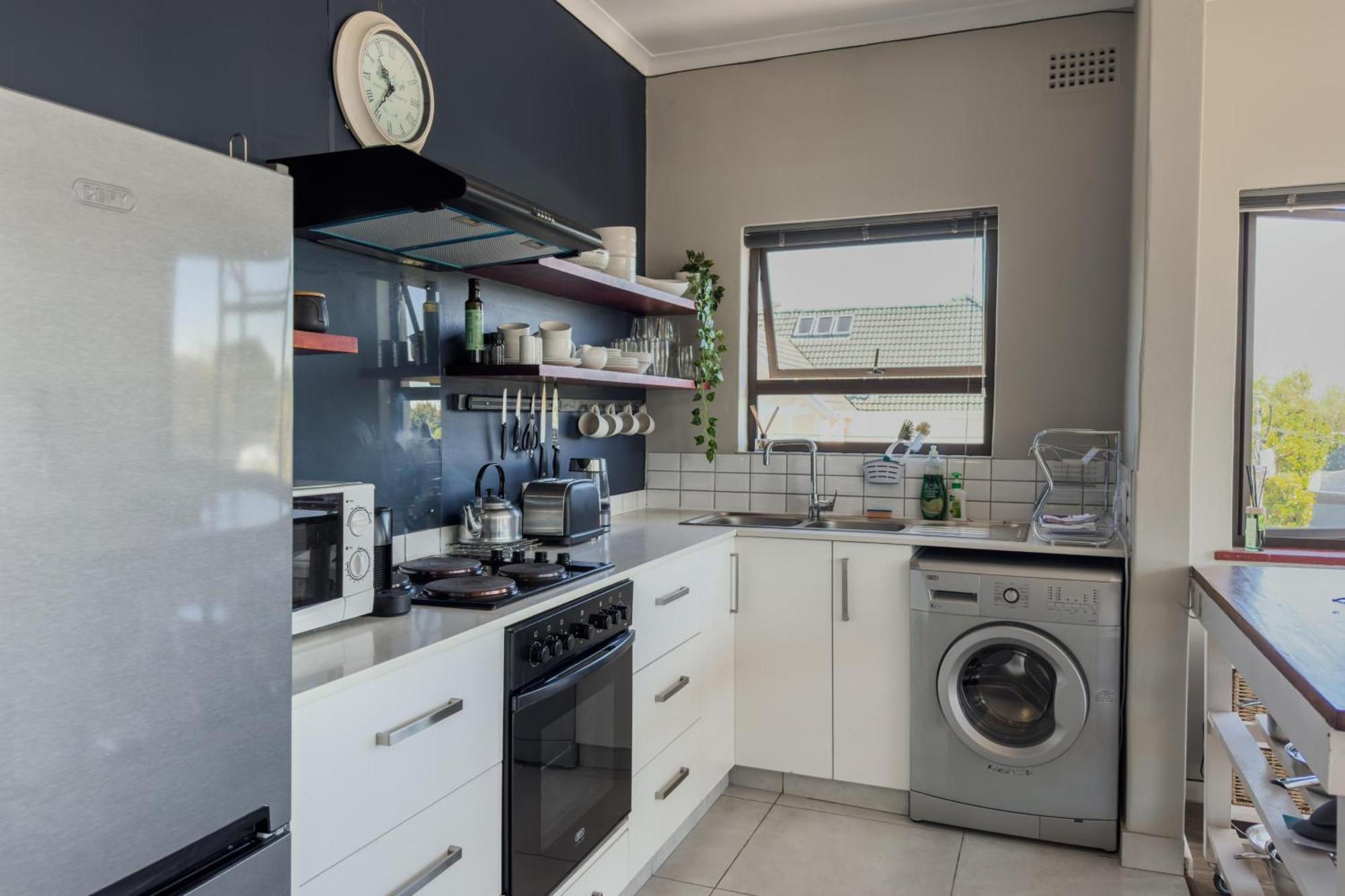 Sunny Modern Space With Mountain View * Kaapstad